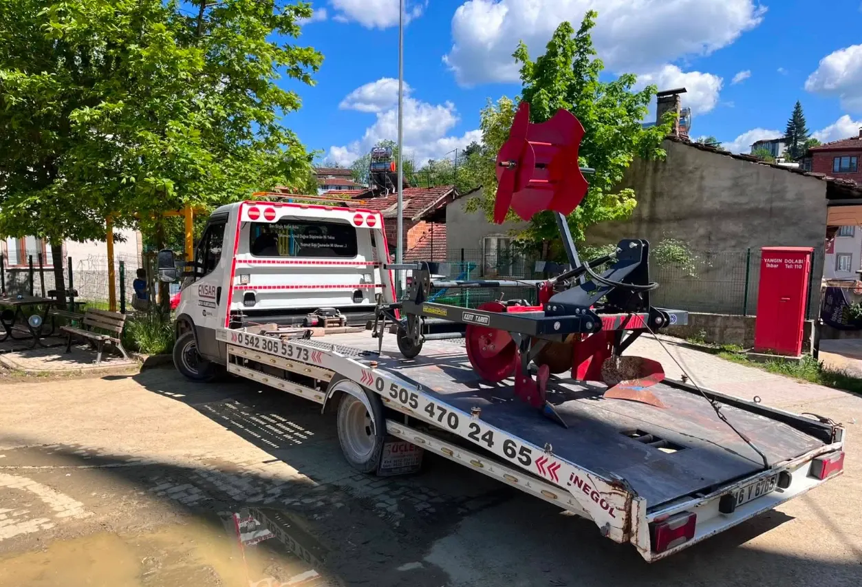 Ensar Oto Kurtarma çekicisi ile tarım aleti (pulluk) taşıma, İnegöl köy